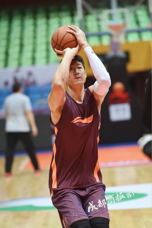 南宫娱乐-关键战武汉三镇备战CBA常规赛，完成体检细节流出，管理层满意，身体对抗强度拉满的简单介绍