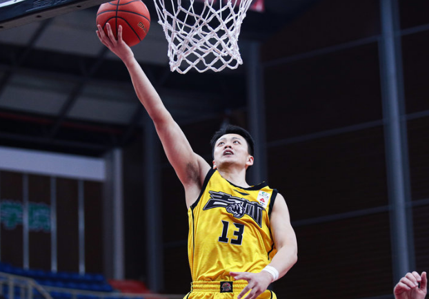 包含犹他爵士训练开放日；国际比赛日状态回暖引欢呼；CBA季后赛在即；控场能力受关注的词条