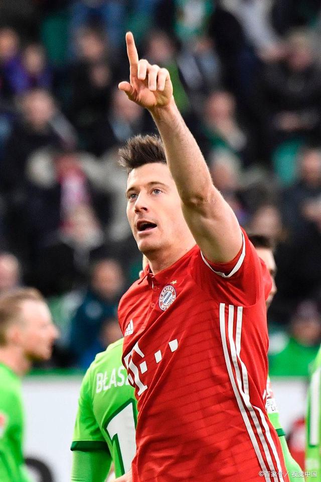 南宫28-莱万多夫斯基在拜仁比赛中突破纪录，问鼎冠军引发热议！的简单介绍